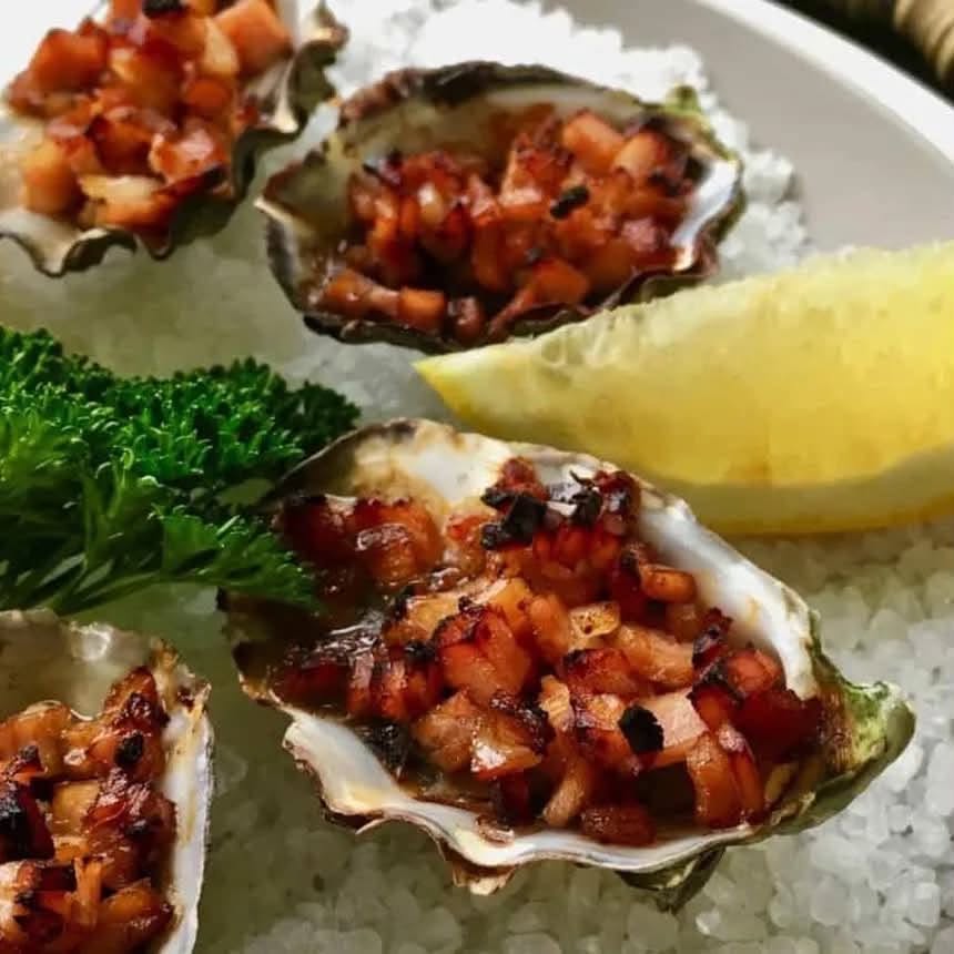 Hooks at the Yarra — grilled oysters with bacon & lemon